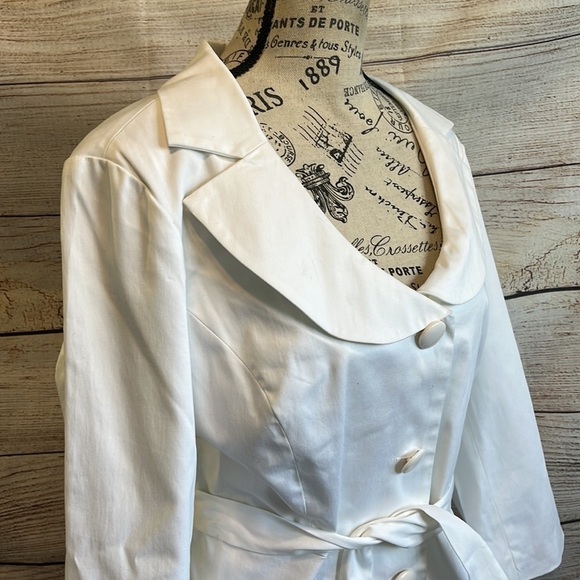 Sandro Sportswear Jacket NWT Round Collar Belt White Size Large - Picture 3 of 10